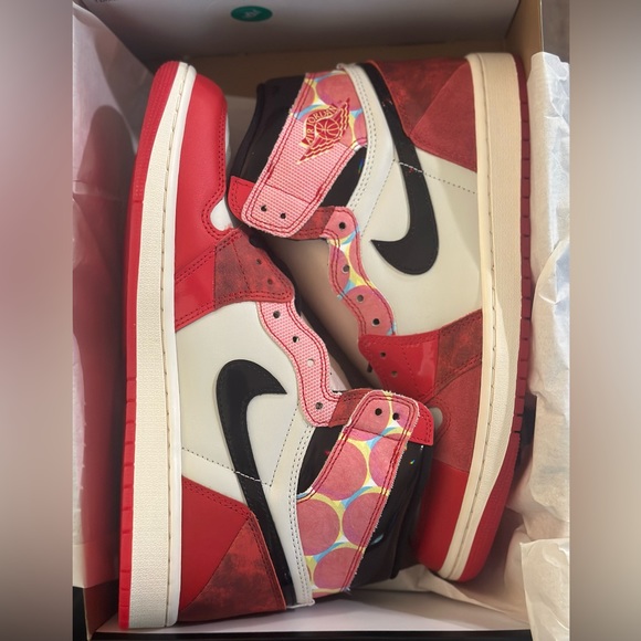 The Marvel x Air Jordan 1 Retro High OG 'Next Chapter’ - Picture 4 of 12